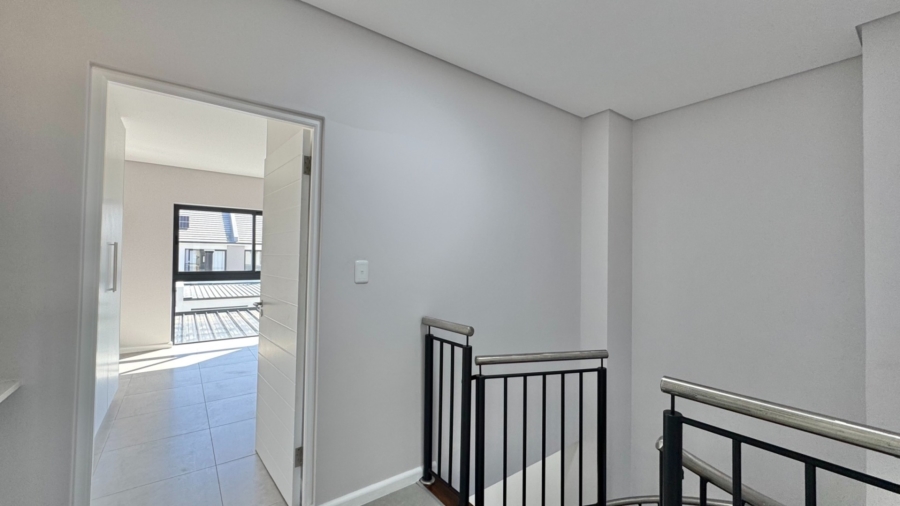 2 Bedroom Property for Sale in Whispering Pines Western Cape